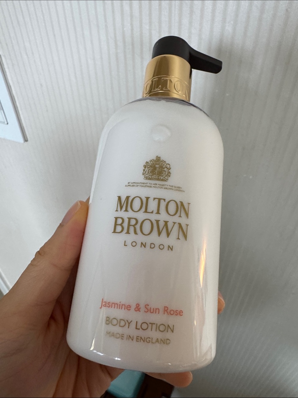 Molton Brown White & Gold Body Lotion - Jasmine & Sun Rose